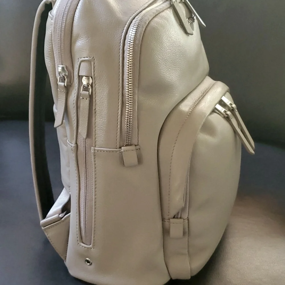 NWOT Tumi Voyageur Dori Fine Grain Cow Leather Backpack